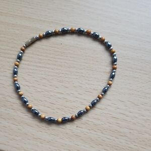 Elegant Beaded Ankle Bracelet in Gold and Black